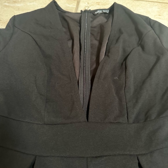 Womens plunging neck boxy pleated romper - Picture 7 of 7